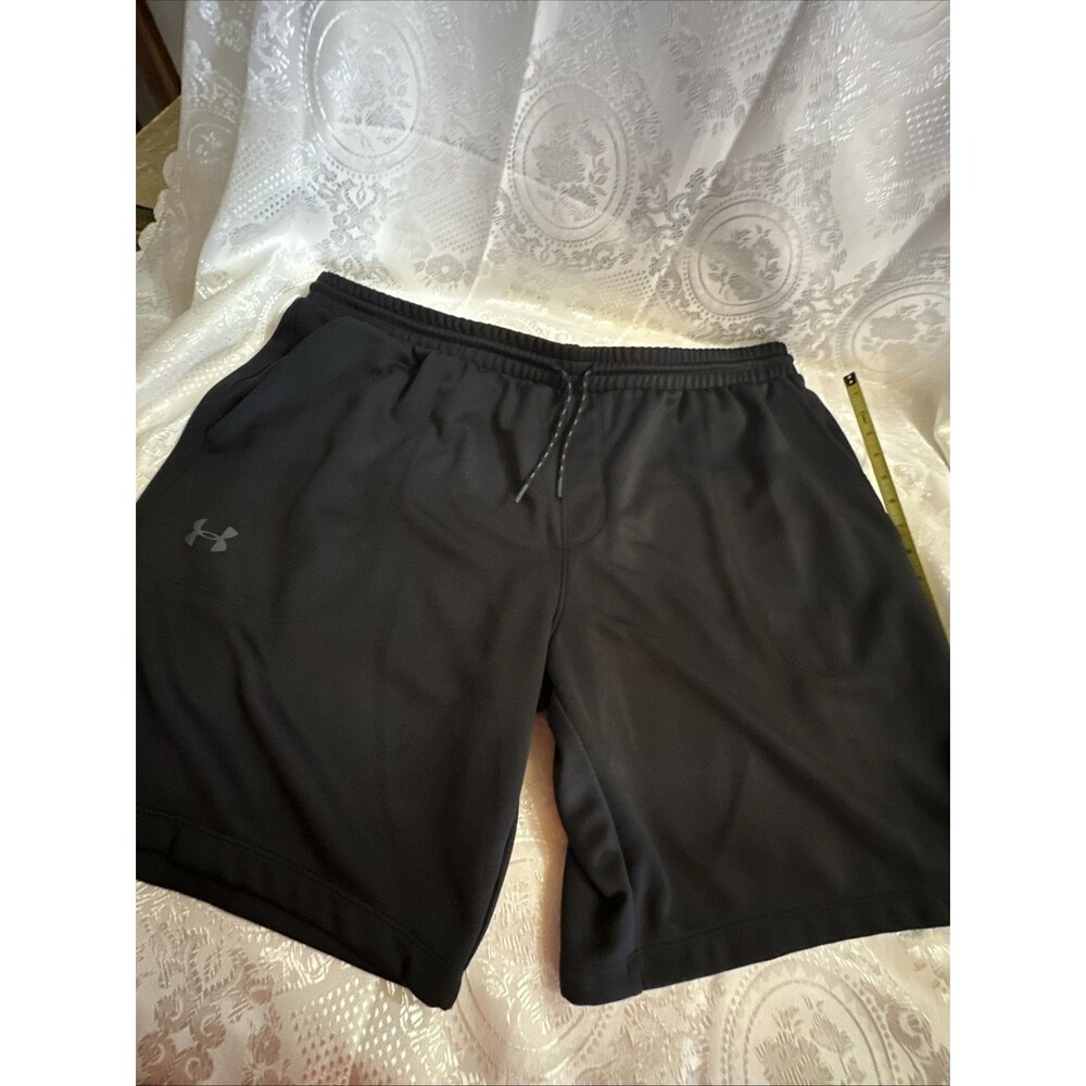 Men’s Under Armor  black shorts size 2xl